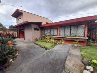 Fabulosa casa con terreno para construcción en Tibás en Venta. CG-23-1965