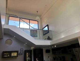 Hermosa y Moderna casa Estilo Contemporánea en Ulloa en Venta. CG-23-2204