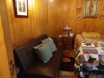 Se vende espaciosa casa junto con apartamento en mercedes de Heredia 23-1894