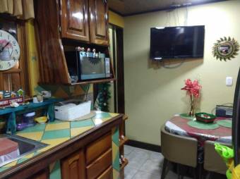 Se vende espaciosa casa junto con apartamento en mercedes de Heredia 23-1894