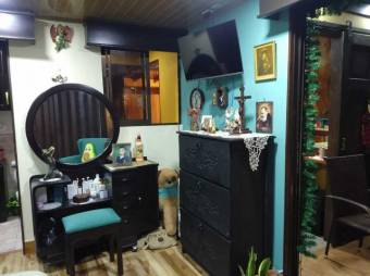 Se vende espaciosa casa junto con apartamento en mercedes de Heredia 23-1894