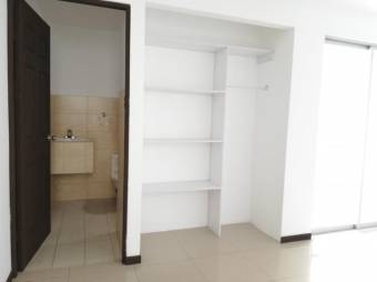 Se vende moderno y espacioso apartamento en condominio de Mata Redonda en San José 23-2300