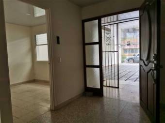 Se vende moderna casa con patio, terraza y uso de suelo mixto en Mata Redonda de San José 22-2555