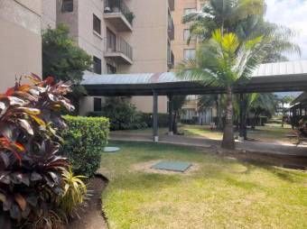 Se vende espacioso apartamento en torre de condominio en Mata Redonda de San José 23-3357