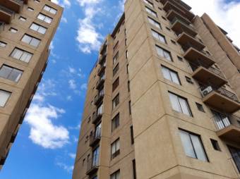 Se vende espacioso apartamento en torre de condominio en Mata Redonda de San José 23-3357