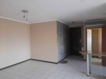 Se vende espacioso apartamento en torre de condominio en Mata Redonda de San José 23-3357