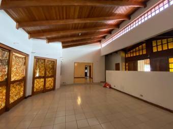 Se vende casa con amplio lote de 4,620m2 en San Joaquín de Flores 23-30