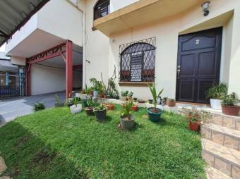 Se vende espaciosa casa con jardín en Pavas de San José 24-488