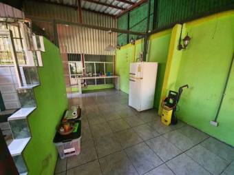 Se vende amplio lote junto con pequeña casa en Alajuela 23-652