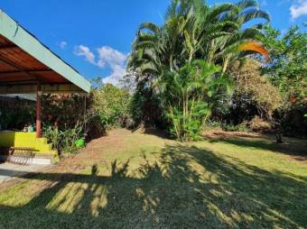 Se vende amplio lote junto con pequeña casa en San José de Alajuela 23-652