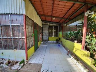 Se vende amplio lote junto con pequeña casa en Alajuela 23-652