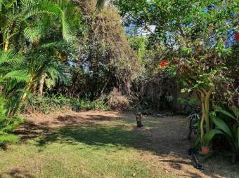 Se vende amplio lote junto con pequeña casa en San José de Alajuela 23-652