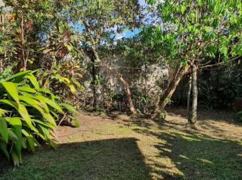 Se vende amplio lote junto con pequeña casa en Alajuela 23-652