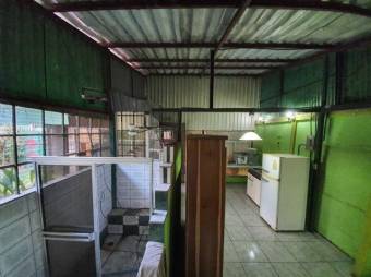 Se vende amplio lote junto con pequeña casa en San José de Alajuela 23-652