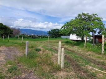 Se vende amplio lote de 650m2 en Mercedes de Heredia 24-494