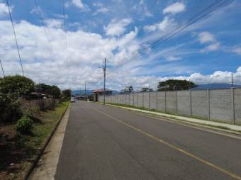 Se vende amplio lote de 700m2 con uso de suelo industrial en San Pablo de Heredia 24-382