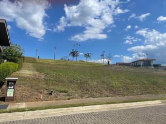 Se vende amplio lote de 712m2 en condominio de Guácima en Alajuela 23-2515