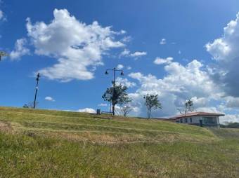 Se vende amplio lote de 712m2 en condominio de Guácima en Alajuela 23-2515