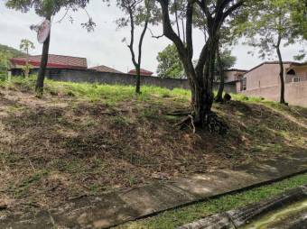 Se vende amplio lote e733m2 en Residencial de Guácima en Alajuela 23-3123