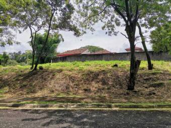 Se vende amplio lote de 733m2 en Residencial de San Rafael en Alajuela 23-3123