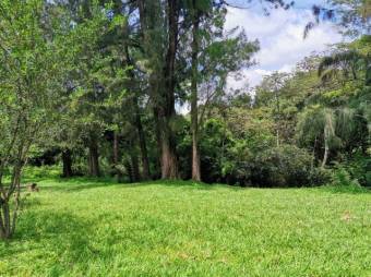 Se vende amplio lote e733m2 en Residencial de Guácima en Alajuela 23-3123