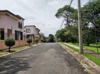 Se vende amplio lote de 733m2 en Residencial de San Rafael en Alajuela 23-3123