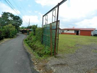 Se vende amplio lote de 830m2 junto con casa en Purabá de Santa Barbara 24-841