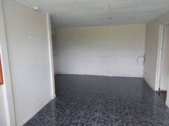 Se vende amplio lote de 830m2 junto con casa en Purabas de Santa Barbara 24-841