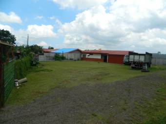 Se vende amplio lote de 830m2 junto con casa en Purabas de Santa Barbara 24-841