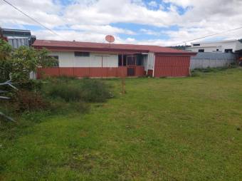 Se vende amplio lote de 830m2 junto con casa en Purabas de Santa Barbara 24-841