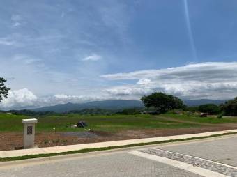 Se vende amplio lote de casi 1,000m2 en condominio de Guácima en Alajuela 24-48