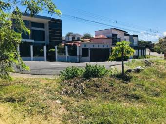 Se vende amplio lote con casi 1,500m2 en Mercedes de Heredia 24-1324