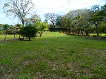 Se vende amplio lote de 2,500m2 en Guácima de Alajuela 23-3552