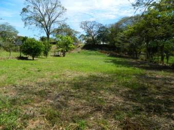 Se vende amplio lote de 2,500m2 en Guácima de Alajuela 23-3552