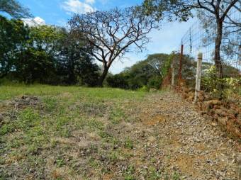 Se vende amplio lote de 2,500m2 en Guácima de Alajuela 23-3552