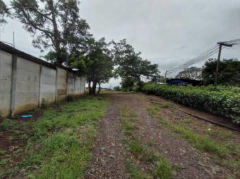 Se vende amplio lote plano de con 32,983m2 en Guácima de Alajuela 23-2073