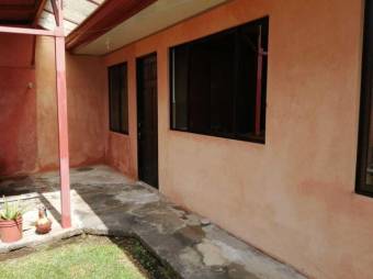 Se vende espaciosa casa junto con 2 apartamentos en Rio Segundo de Alajuela 23-889