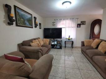 Se vende espaciosa casa junto con 2 apartamentos en Rio Segundo de Alajuela 23-889