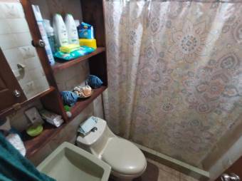 Se vende espaciosa casa junto con 2 apartamentos en Rio Segundo de Alajuela 23-889