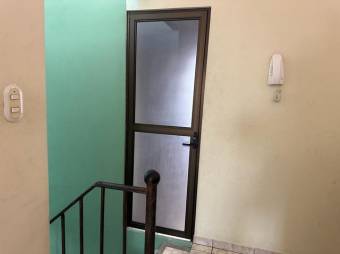 Se vende espaciosa casa de 2 plantas con terraza en  San Antonio de Alajuela 24-674