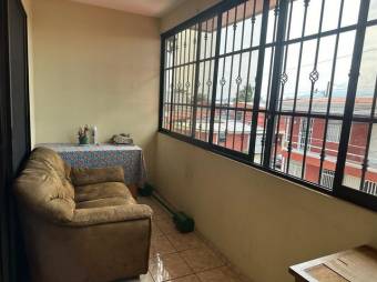 Se vende espaciosa casa de 2 plantas con terraza en  San Antonio de Alajuela 24-674