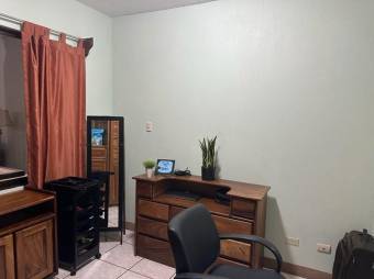 Se vende espaciosa casa de 2 plantas con terraza en  San Antonio de Alajuela 24-674