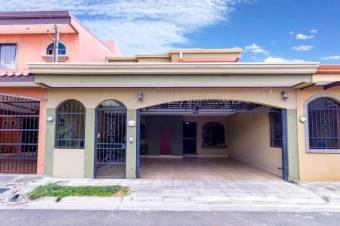 Se vende espaciosa casa amueblada de 2 plantas en Desamparados de Alajuela 24-453