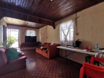 Se vende espaciosa casa con patio en San Bosco de Santa Barbara 23-1544