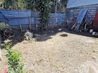 Se vende espaciosa casa con patio en San Bosco de Santa Barbara 23-1544