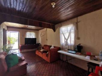 Se vende espaciosa casa con patio en San Bosco de Santa Barbara 23-1544