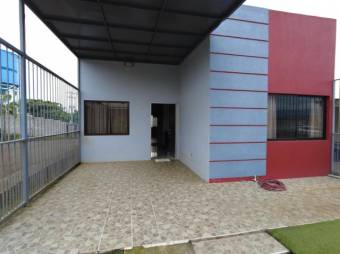 Se vende espaciosa casa con patio en San José de Alajuela 23-1021