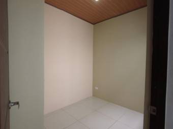 Se vende espaciosa casa con patio en San José de Alajuela 23-1021