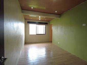 Se vende espaciosa casa con patio en San José de Alajuela 23-1021