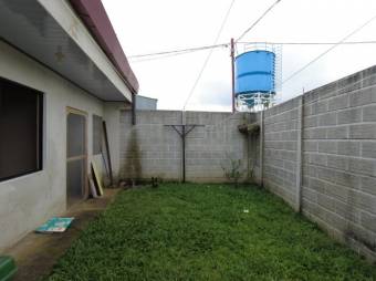 Se vende espaciosa casa con patio en San José de Alajuela 23-1021